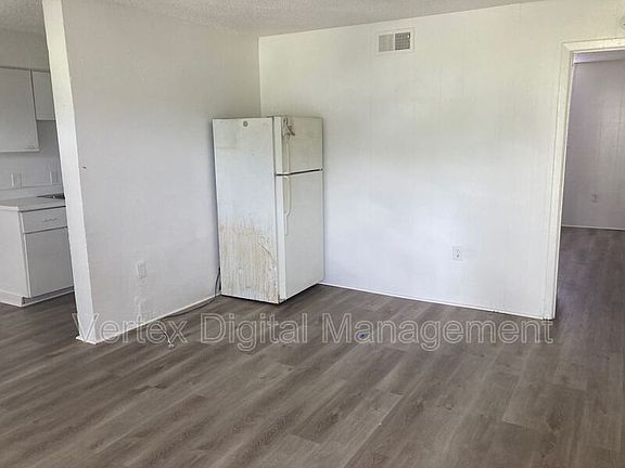 2nd image of 1135 Whitaker Dr APT 202