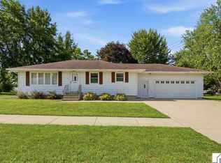 16 Minnesota Ave W, Minnesota Lake, MN 56068
