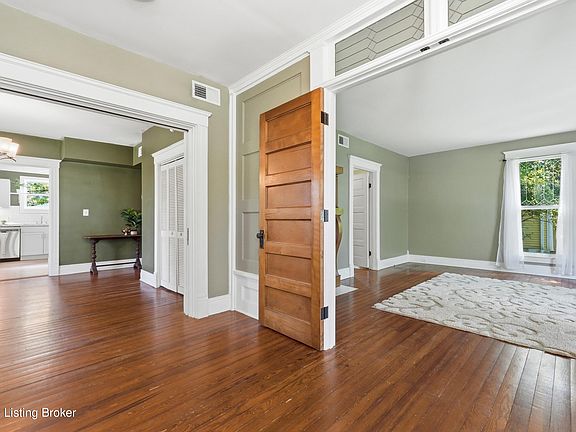 5th image of 209 Maple Ct