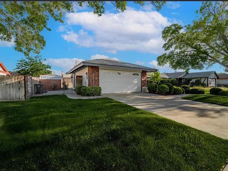 2302 Edam St — Photo 25