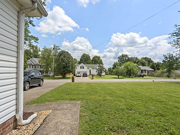 5th image of 394 Buckingham Blvd