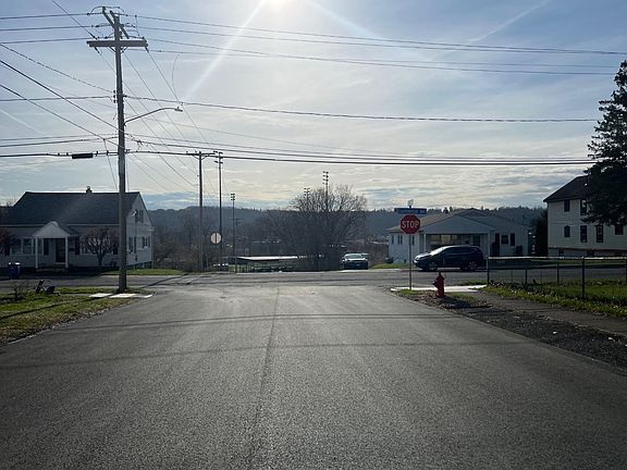 4th image of 65 Adams Ave