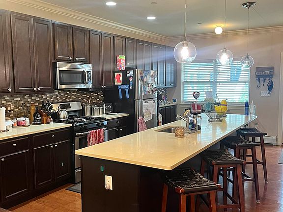 3rd image of 102 Cove Ct #1D