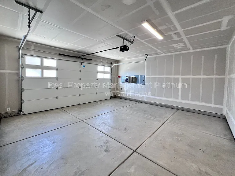 6596 E Cresthaven Dr — Photo 23
