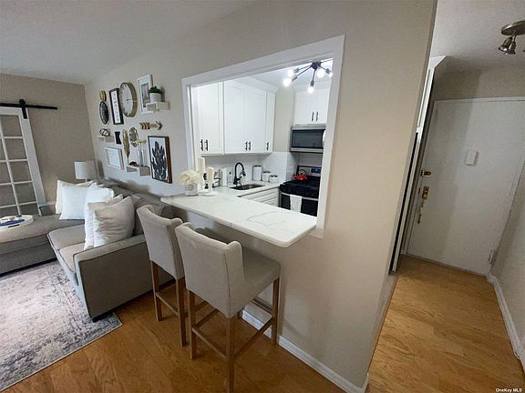 2nd image of 370 W Broadway APT 6Y