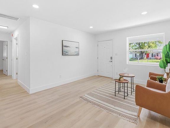 3rd image of 3917 W Pine St