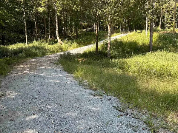 18641 Richter Rd, Rogersville, AL 35652