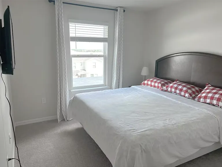 372A Pacific Ln — Photo 38