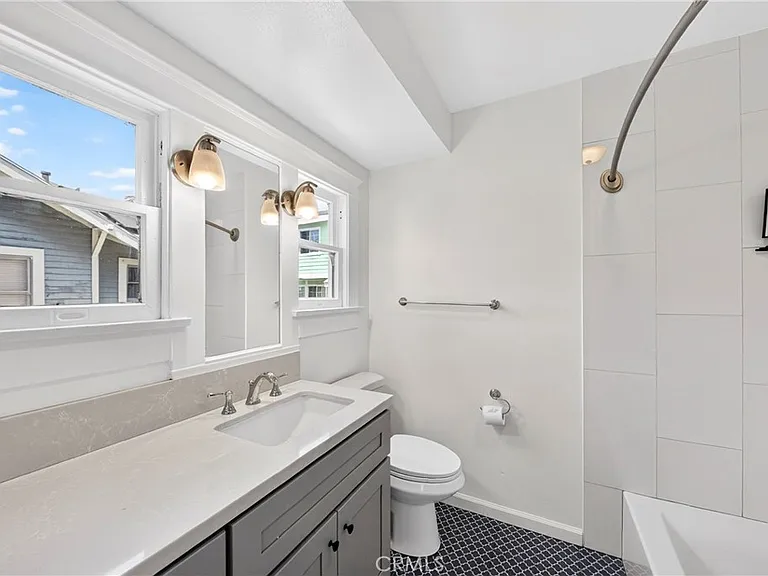 800 Temple Ave — Photo 12