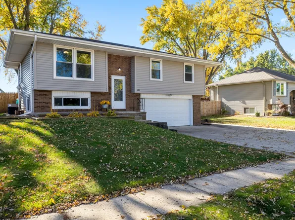 620 Parkview Ln, Carlisle, IA 50047