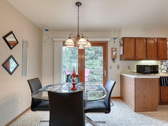 5th image of 1124 Schoenhaar Dr