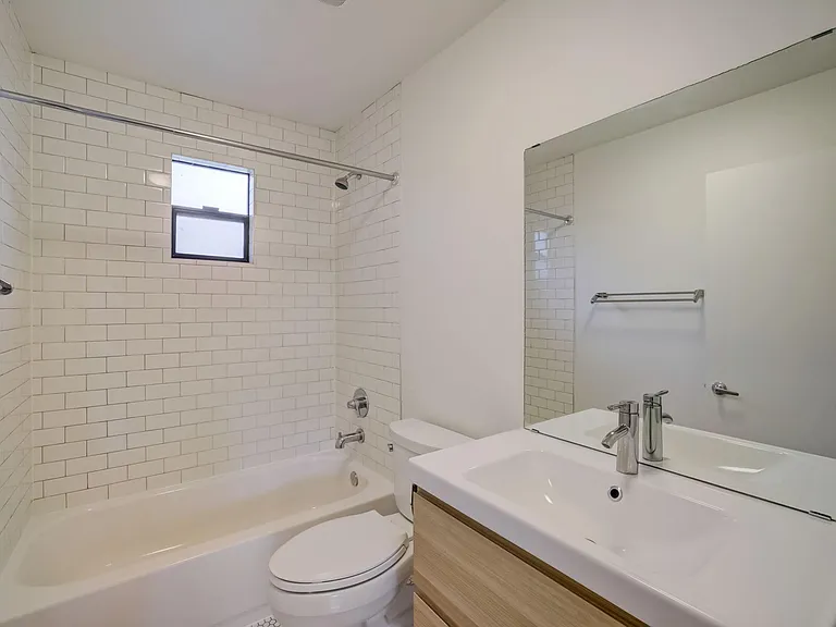 5525 Media Dr #6 — Photo 9