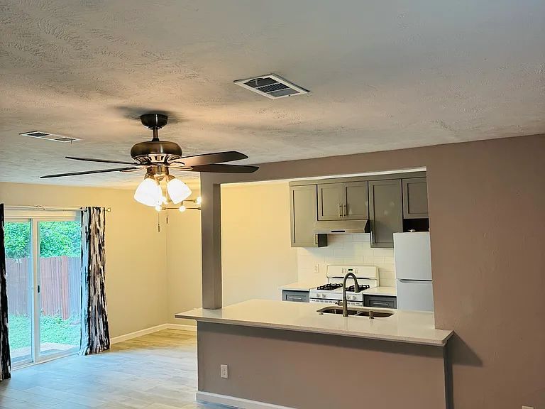 1807 Nantucket Dr — Photo 3