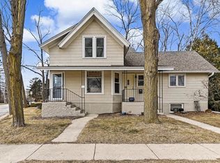 127 Clark St, Pewaukee, WI 53072