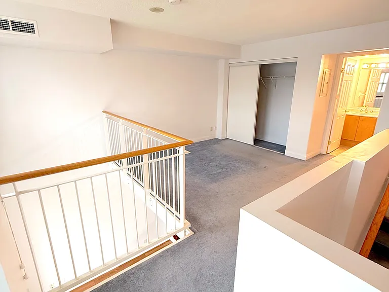 18 Merton St #911 — Photo 9