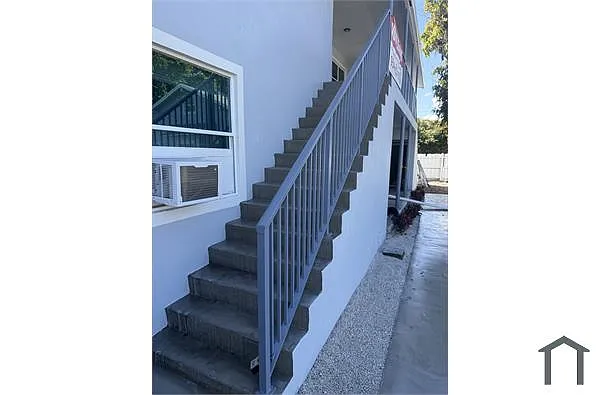 Building Photo - 515 N Sapodilla Ave #2