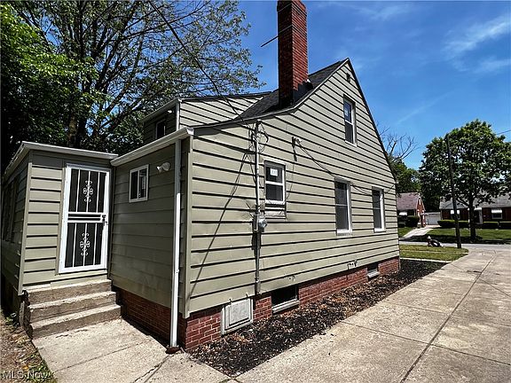 3rd image of 3964 Lee Heights Blvd