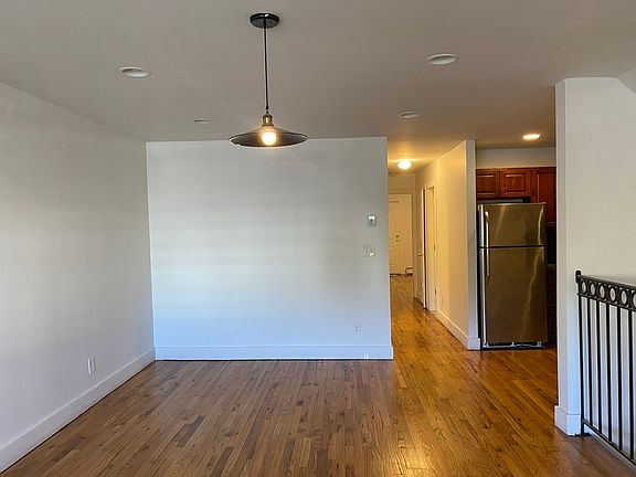 5th image of 154 Ellery St #1