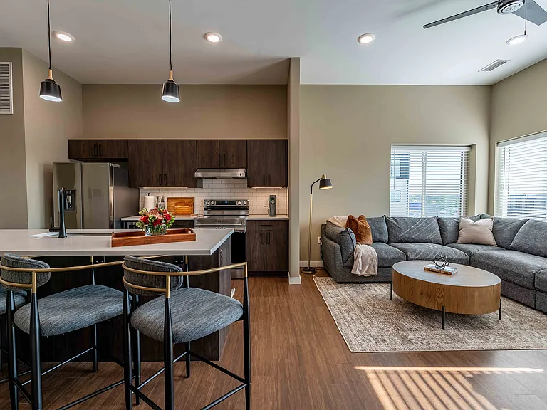 1364 E Battlefield Rd — Photo 145