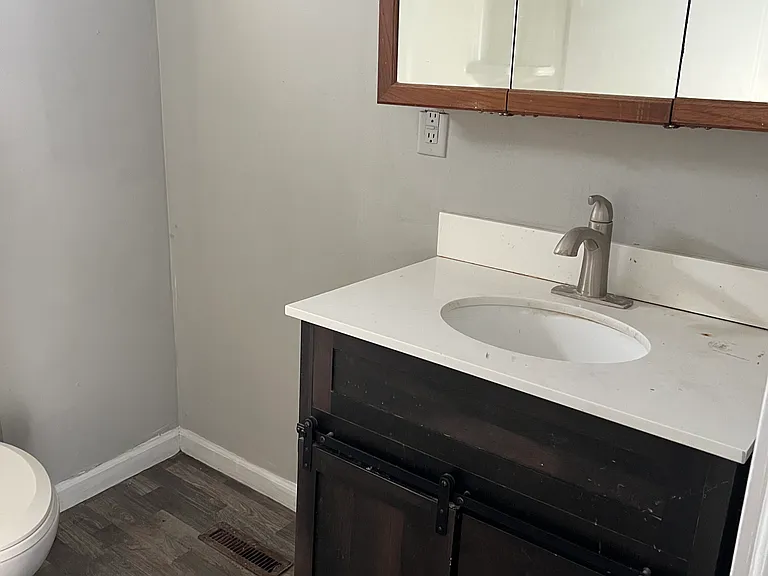 498 S Warren Ave — Photo 5