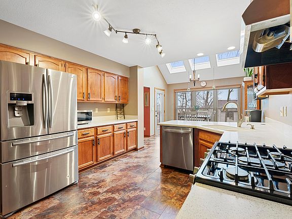 3rd image of 345 Westerdale Dr