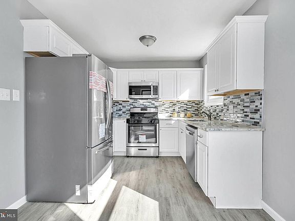 3rd image of 15 Gershwin Cir