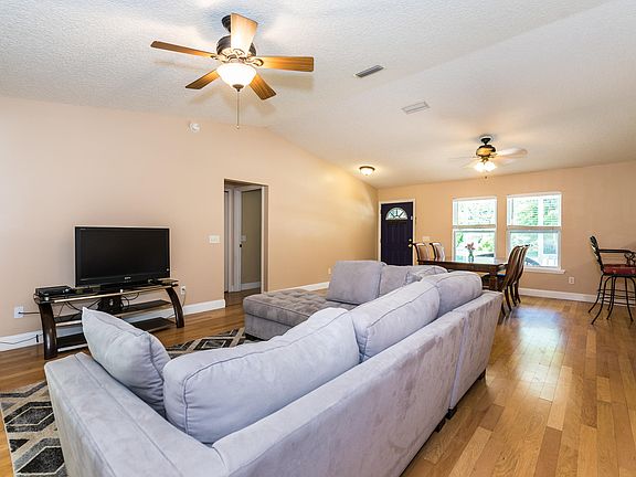 5th image of 428 Crescent Blvd