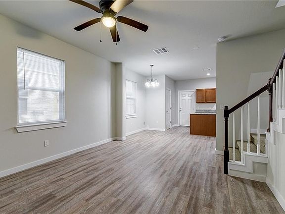 3rd image of 906 Quartz Ct #202