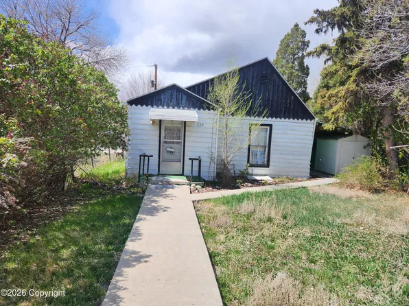 224 4th Ave, Newcastle, WY 82701