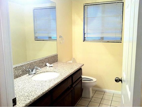 upstairs 2nd bathroom