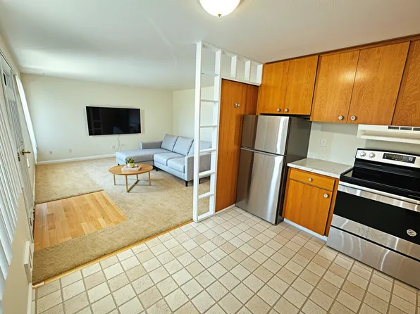 20820 70th Ave W APT 8, Lynnwood, WA 98036