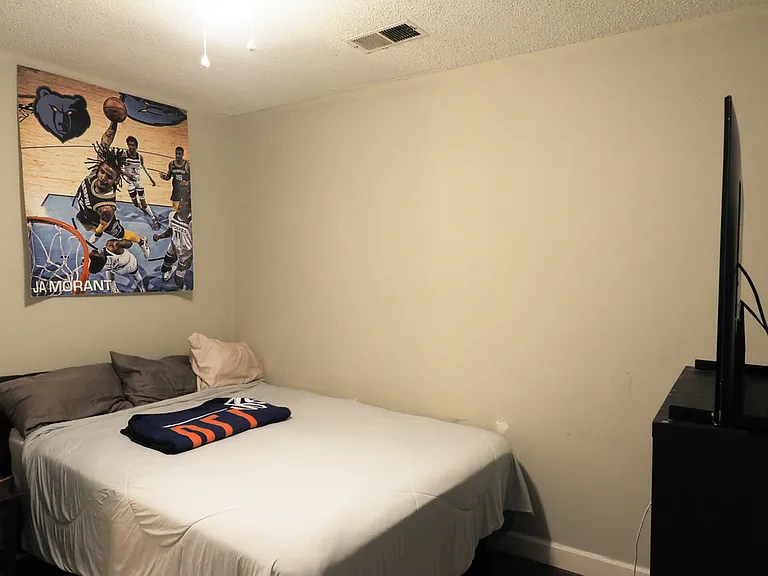 126 Alexander St — Photo 37