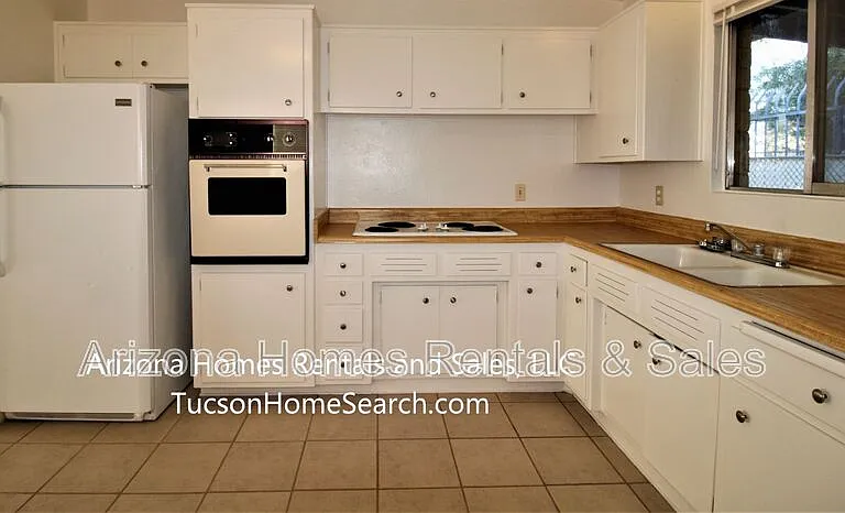 3535 N Country Club Rd — Photo 4
