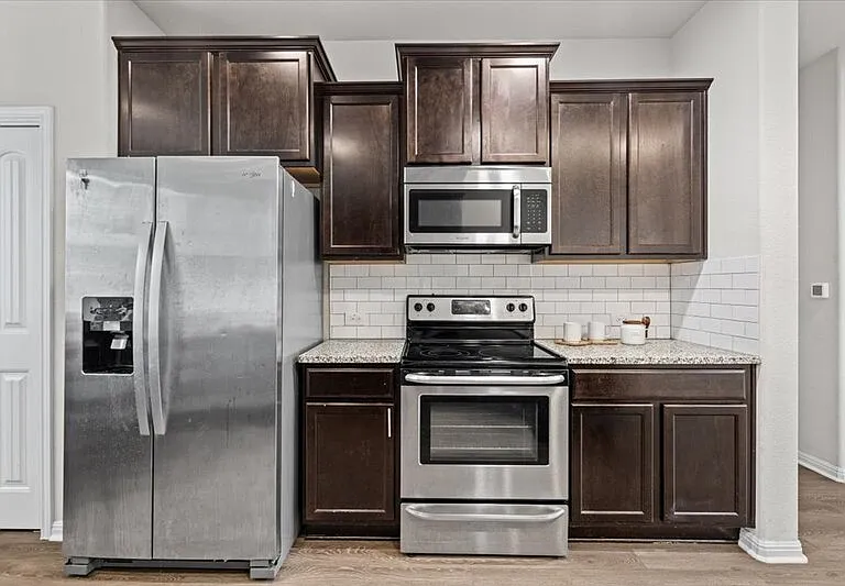 516 E Slaughter Ln — Photo 4