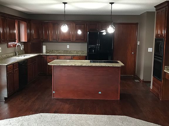 3rd image of 101 N Springwood Dr