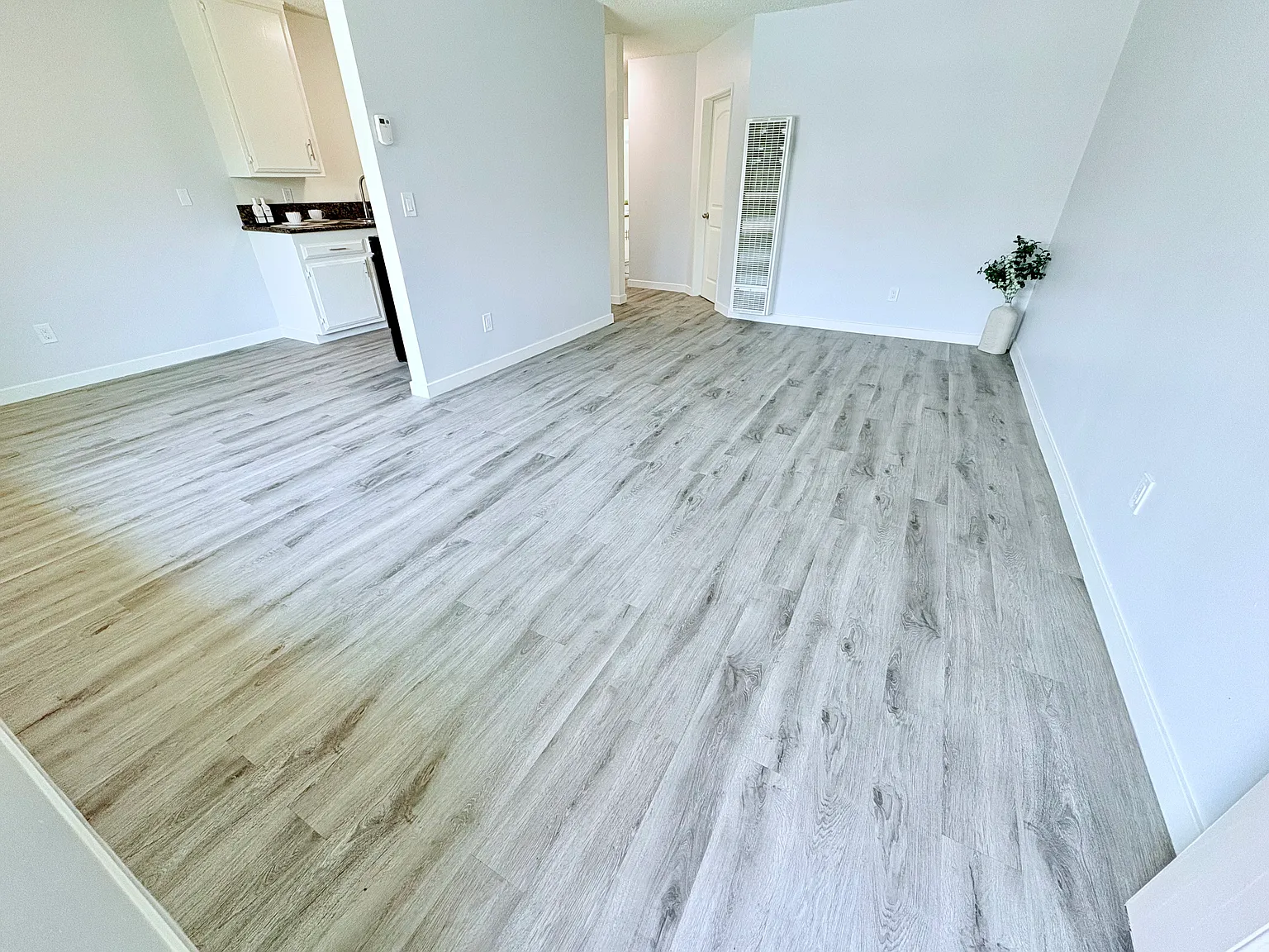 Los Olivos Apartments — Photo 3