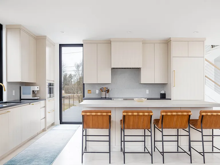 61 Peconic Ave — Photo 3