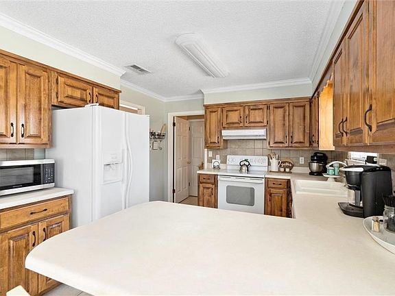 4th image of 761 Laurelwood Dr E