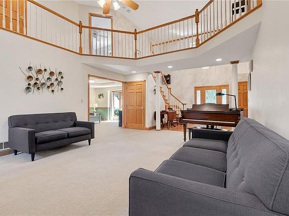 5th image of 216 Wells Ct