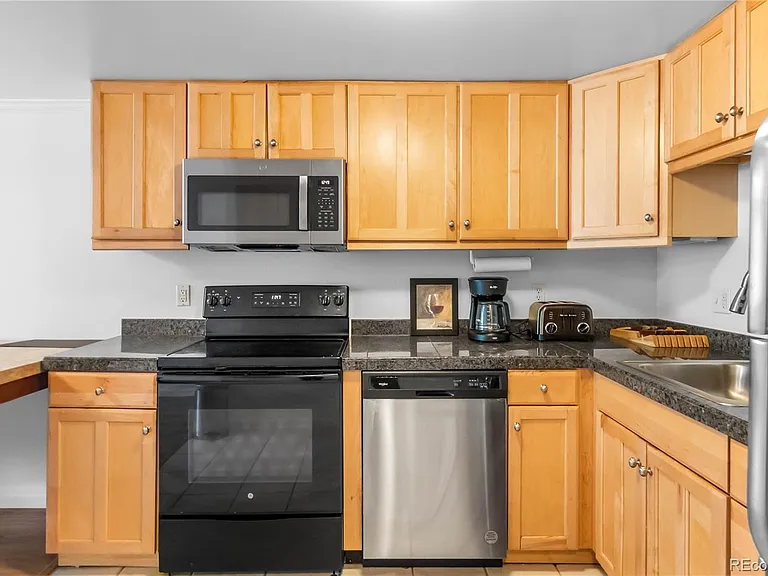 969 S Pearl St #103 — Photo 6