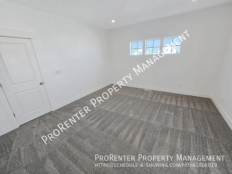 3111 S Edgewater Cv — Photo 16