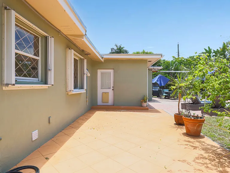 342 SW 14th St — Photo 39