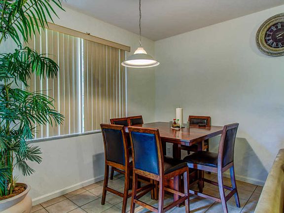 3rd image of 3109 N Evergreen Cir