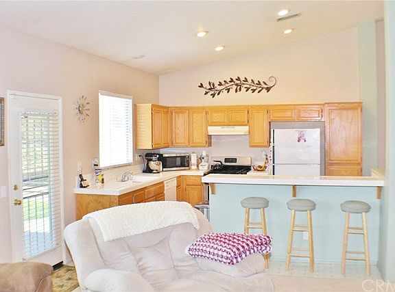 5th image of 28091 Belleterre Ave