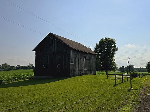 4th image of 2536 2nd St