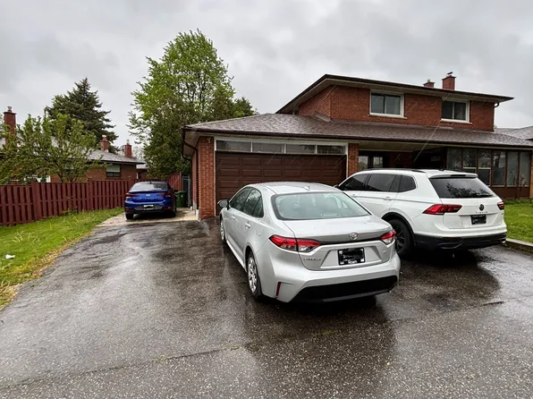 28 Keegan Cres, Toronto, ON M3J 1G2