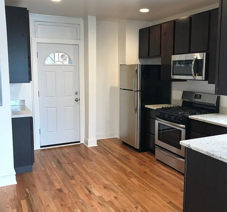 1st image of 3321 W Catalpa Ave #2