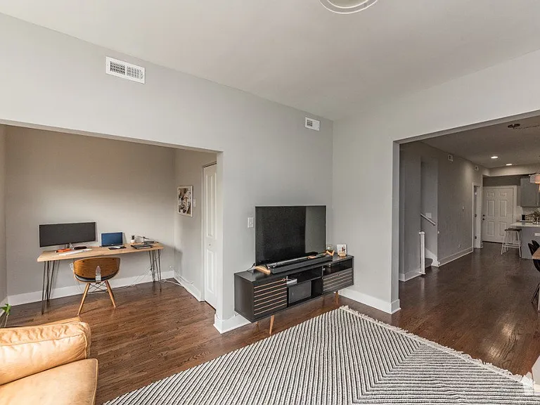 3570 W Dickens Ave #2 — Photo 9