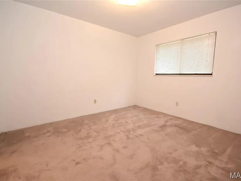 94 Peachtree Ln — Photo 8