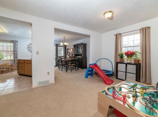 124 Northeast Dr, New Stanton, PA 15672
